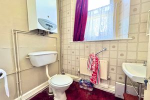 Cloakroom WC- click for photo gallery